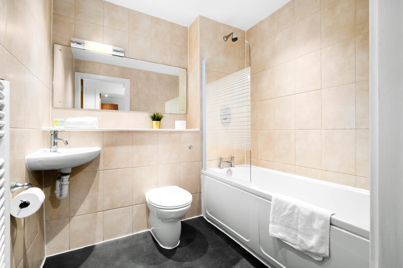Arcadian Apartment - Single Beds - Balcony - Parking - Fast WIFI in 70 Hurst Street - Property image 6 - VivreStays