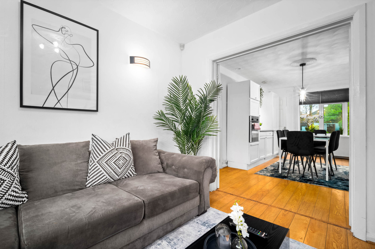 Stylish Three Bedroom House - Garden - Parking in 162 Shirley Road - Property image 11 - VivreStays