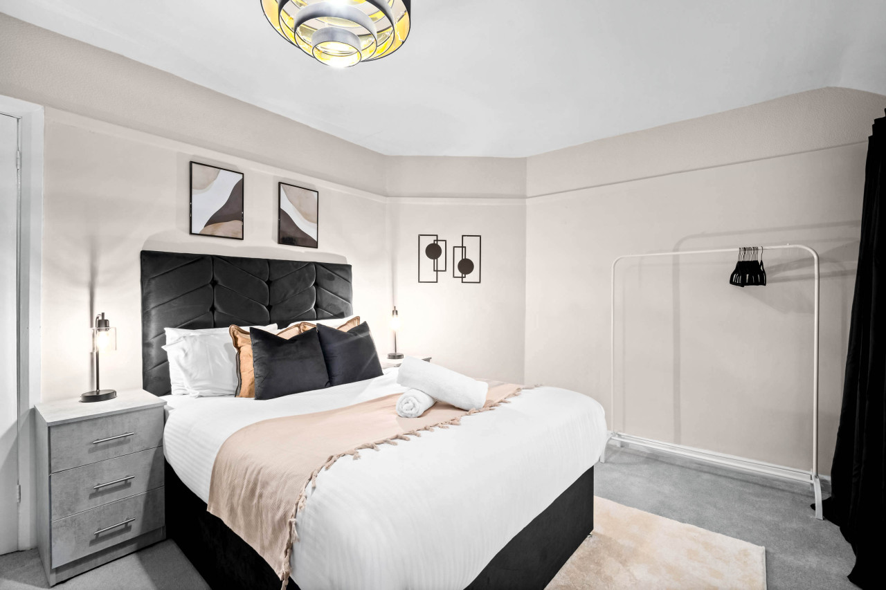 Stylish Three Bedroom House - Garden - Parking in 162 Shirley Road - Property image 4 - VivreStays