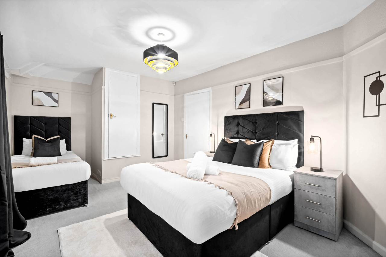 Stylish Three Bedroom House - Garden - Parking in 162 Shirley Road - Property image 14 - VivreStays
