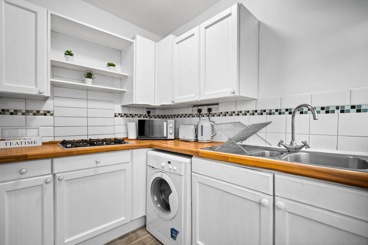 Stylish Three Bedroom House - Garden - Parking in 162 Shirley Road - Property image 7 - VivreStays