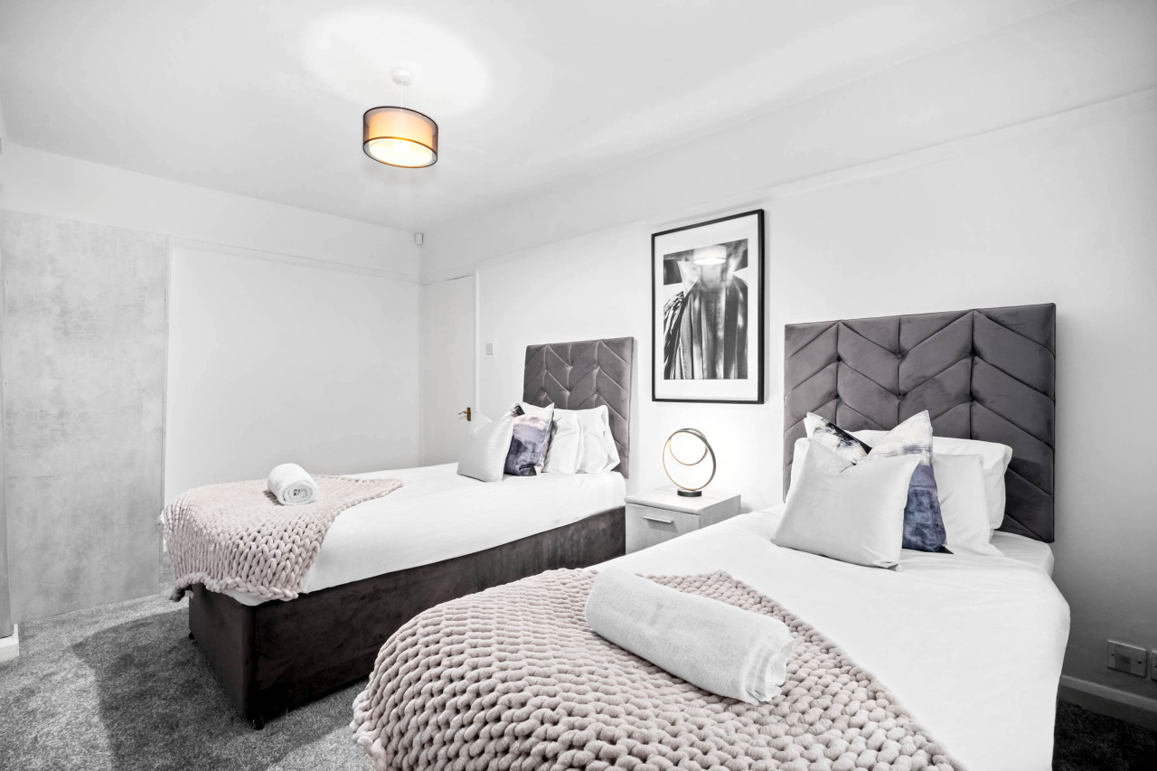 Stylish Three Bedroom House - Garden - Parking in 162 Shirley Road - Property image 15 - VivreStays