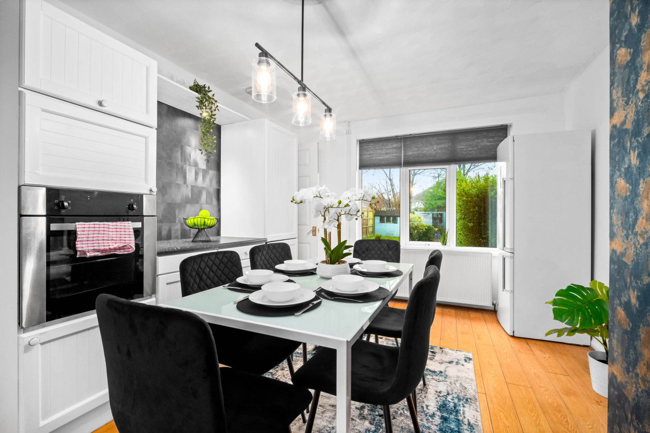 Stylish Three Bedroom House - Garden - Parking in 162 Shirley Road - Property image 5 - VivreStays