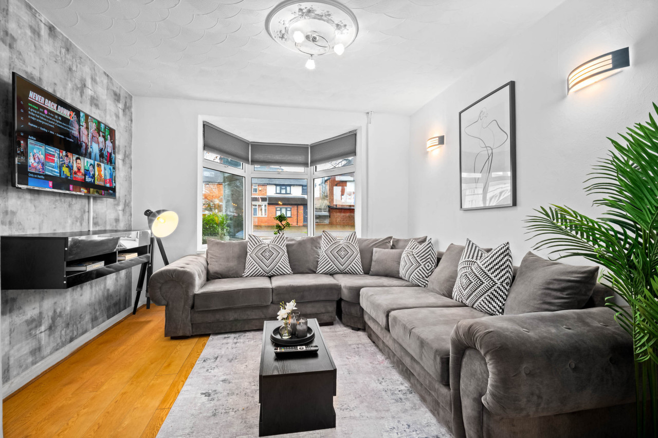 Stylish Three Bedroom House - Garden - Parking in 162 Shirley Road - Property image 9 - VivreStays