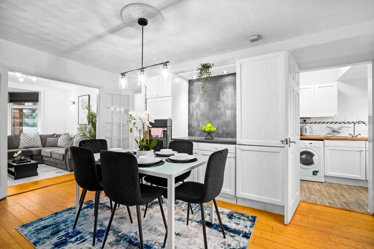Stylish Three Bedroom House - Garden - Parking in 162 Shirley Road - Property image 10 - VivreStays