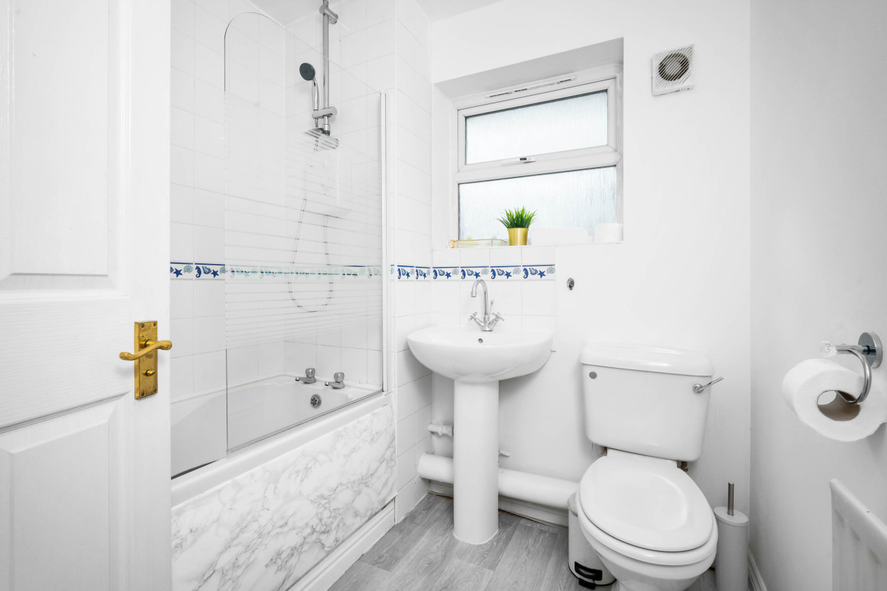 Stylish Two Bed House - Garden - Parking - WIFI in 55 Heneage Street - Property image 4 - VivreStays
