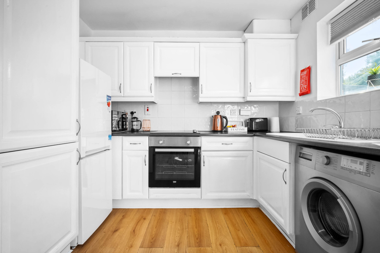 Stylish Two Bed House - Garden - Parking - WIFI in 55 Heneage Street - Property image 3 - VivreStays