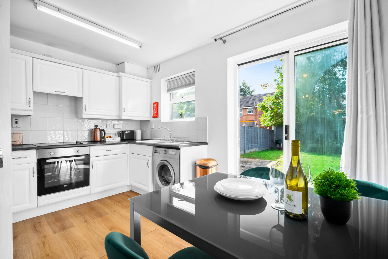 Stylish Two Bed House - Garden - Parking - WIFI in 55 Heneage Street - Property image 9 - VivreStays