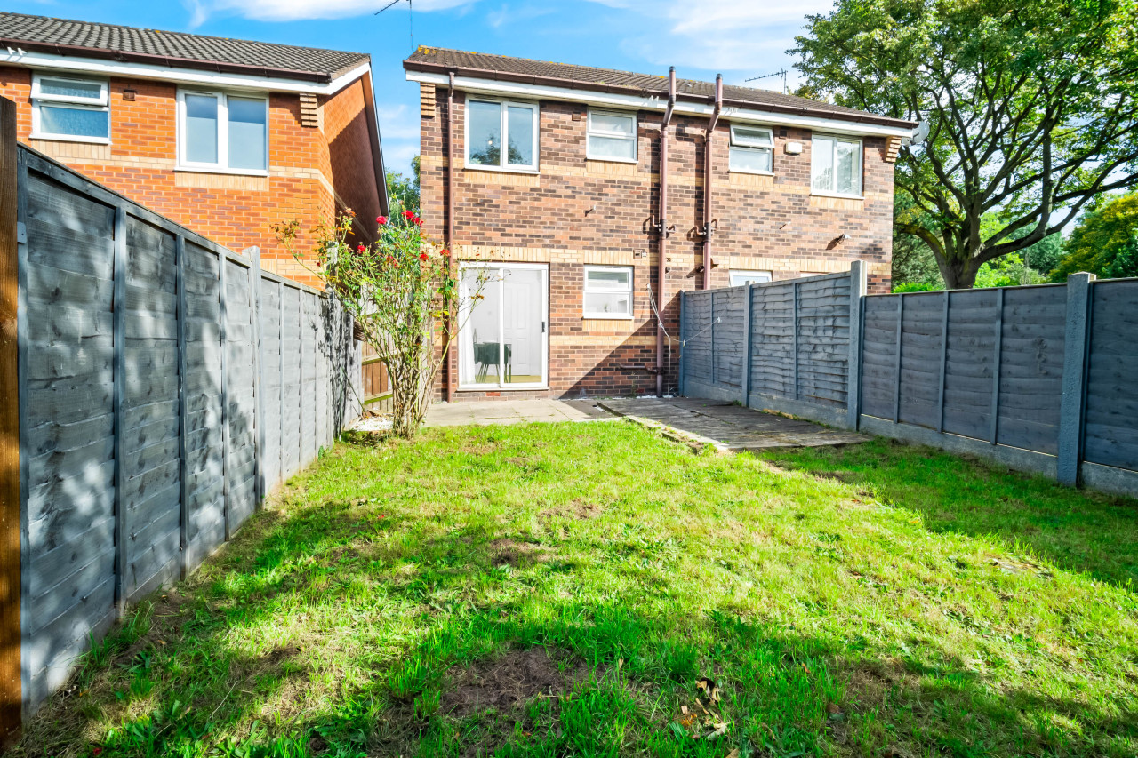 Stylish Two Bed House - Garden - Parking - WIFI in 55 Heneage Street - Property image 34 - VivreStays