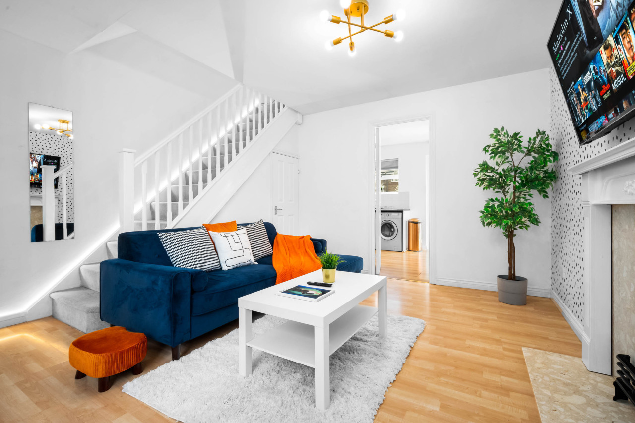 Stylish Two Bed House - Garden - Parking - WIFI in 55 Heneage Street - Property image 7 - VivreStays