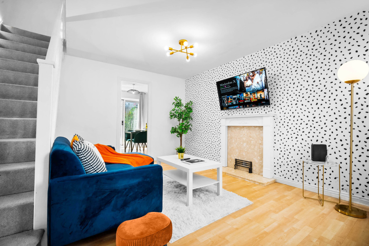 Stylish Two Bed House - Garden - Parking - WIFI in 55 Heneage Street - Property image 12 - VivreStays