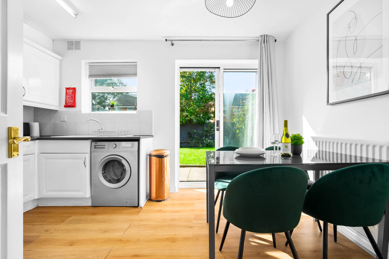 Stylish Two Bed House - Garden - Parking - WIFI in 55 Heneage Street - Property image 11 - VivreStays