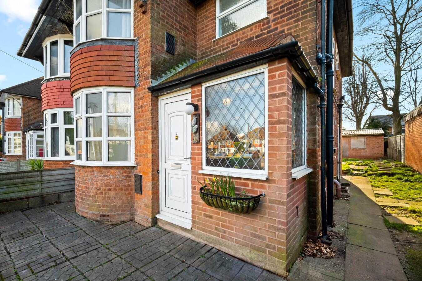 Stylish Four Bed House - 7 Guests - Garden in 802 Walsall Road - Property image 61 - VivreStays
