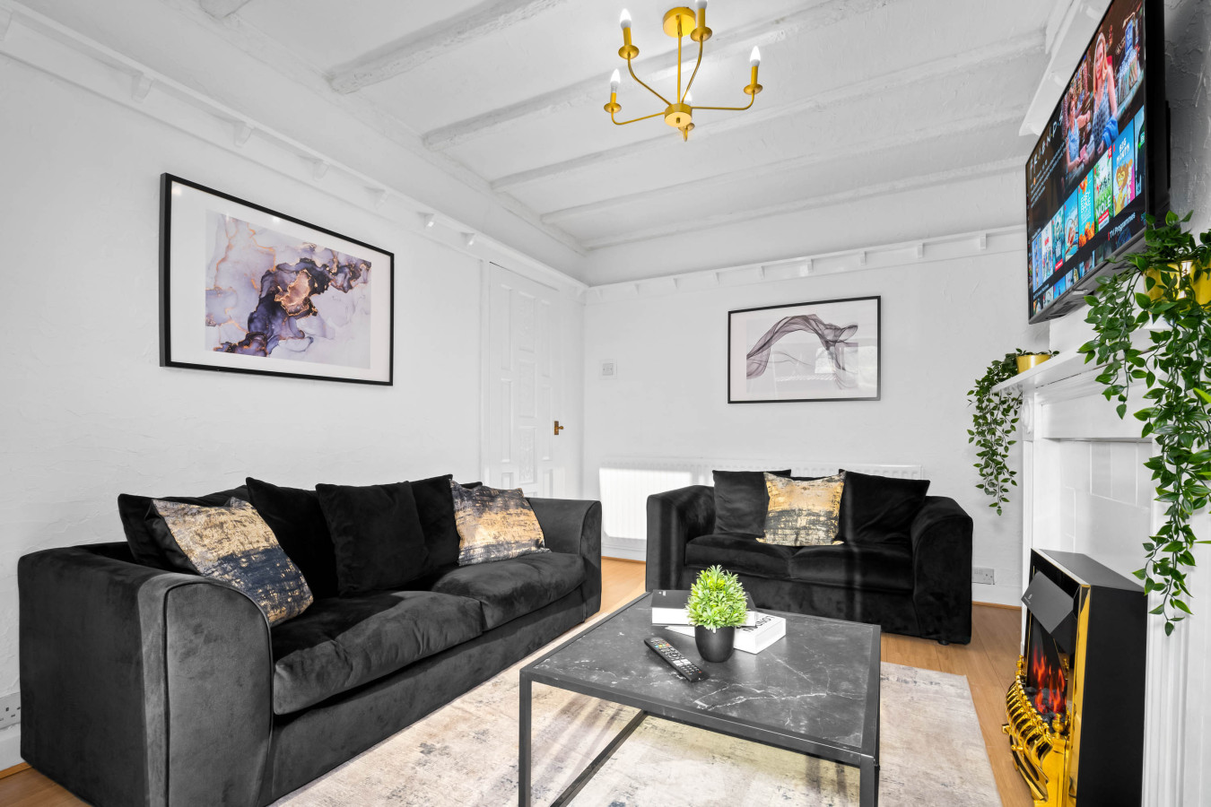 Stylish Four Bed House - 7 Guests - Garden in 802 Walsall Road - Property image 8 - VivreStays