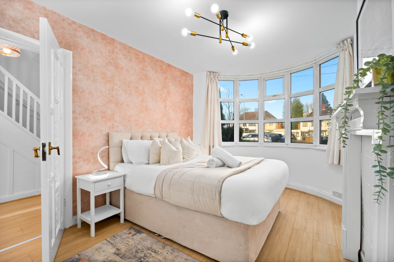 Stylish Four Bed House - 7 Guests - Garden in 802 Walsall Road - Property image 4 - VivreStays