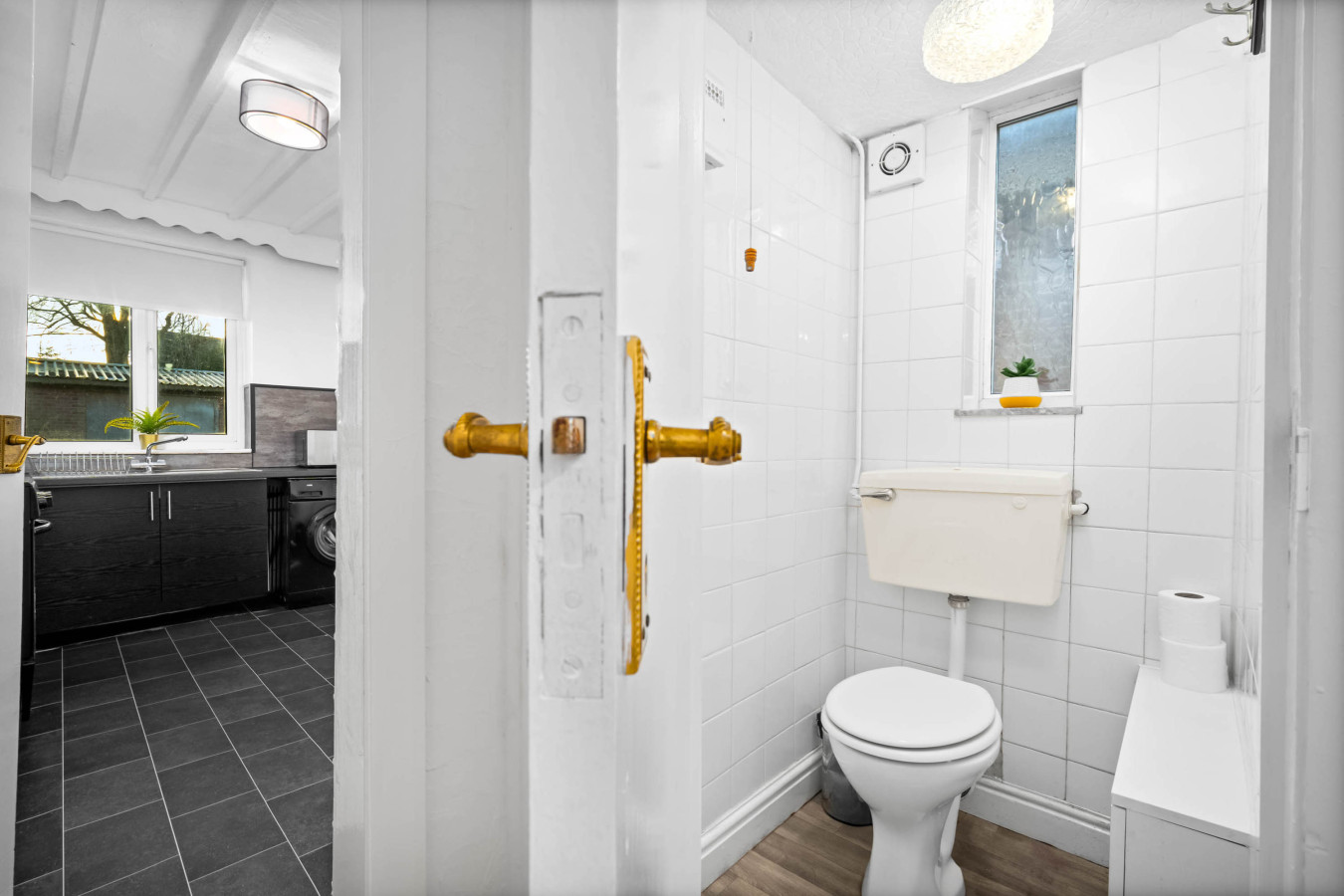 Stylish Four Bed House - 7 Guests - Garden in 802 Walsall Road - Property image 40 - VivreStays