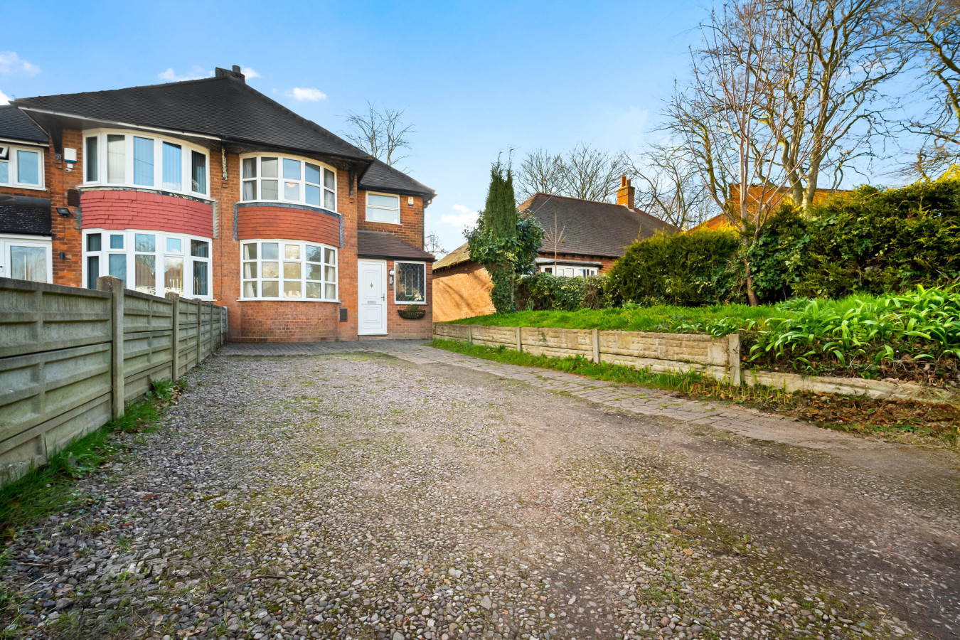 Stylish Four Bed House - 7 Guests - Garden in 802 Walsall Road - Property image 64 - VivreStays