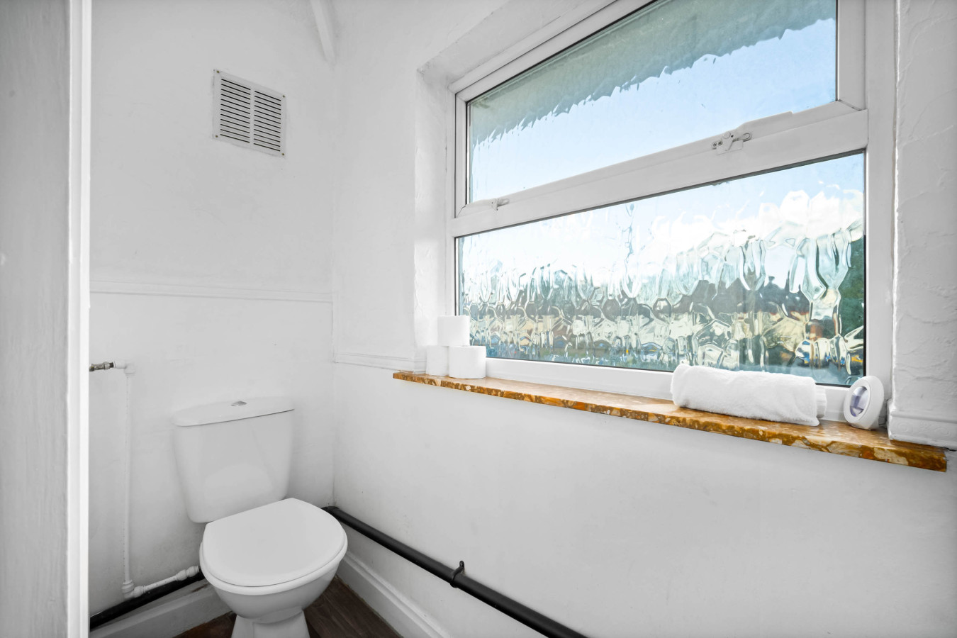 Stylish Four Bed House - 7 Guests - Garden in 802 Walsall Road - Property image 38 - VivreStays