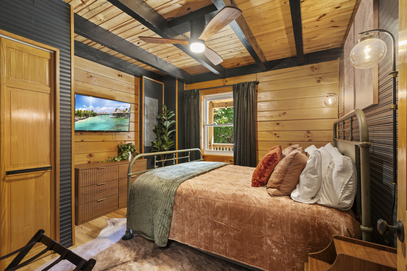 Hillside Haven photo 26