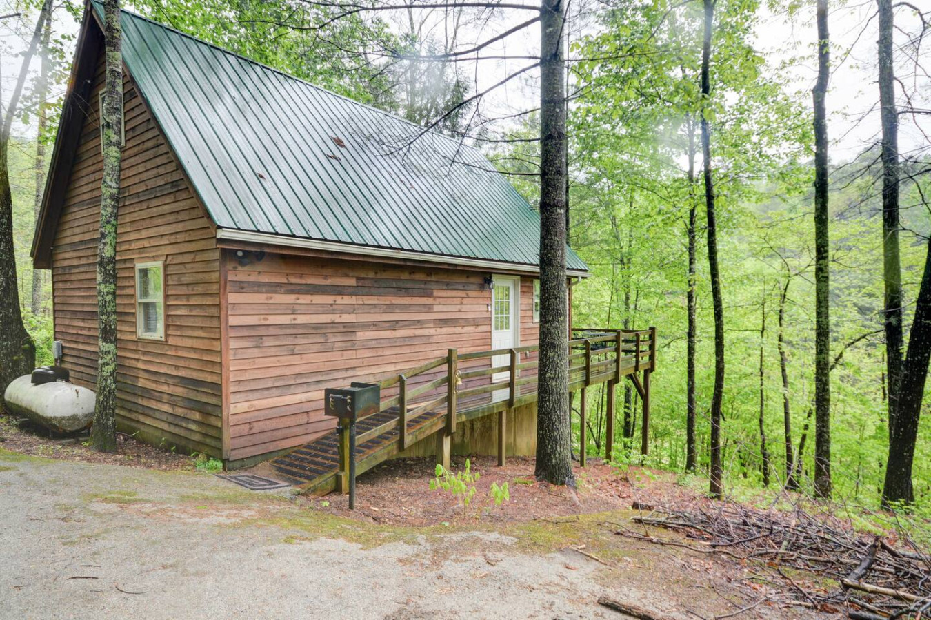Hidden Chalet- Hot Tub, WiFi, Pac Man Arcade, Firepit