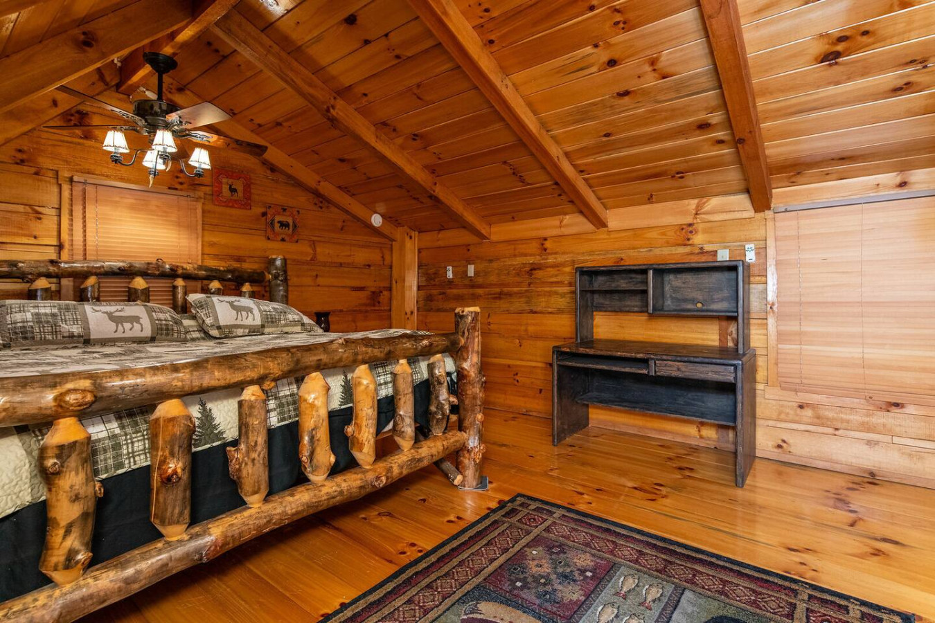 Hillside Loft Cabin photo 27
