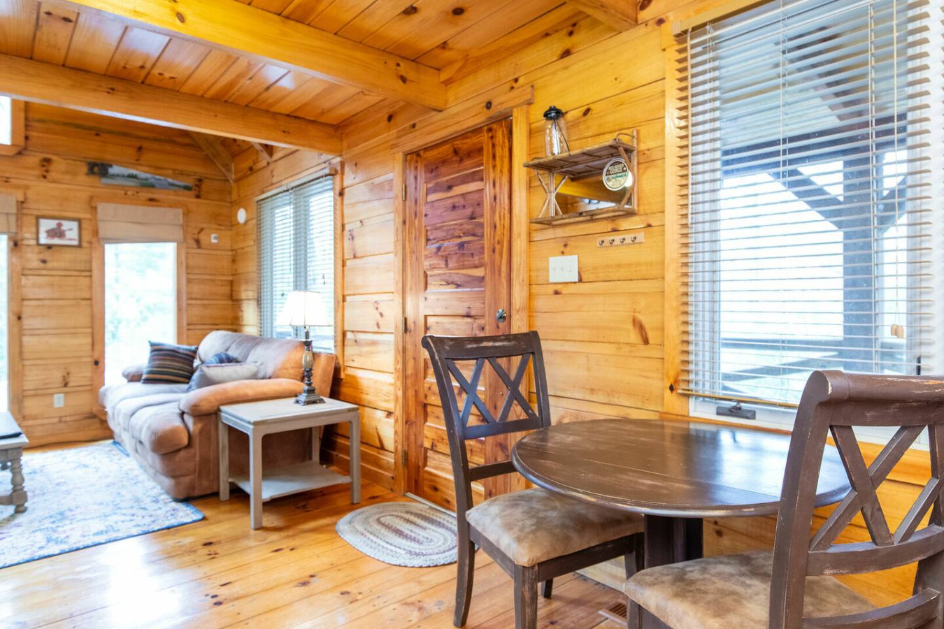 Hillside Loft Cabin photo 18