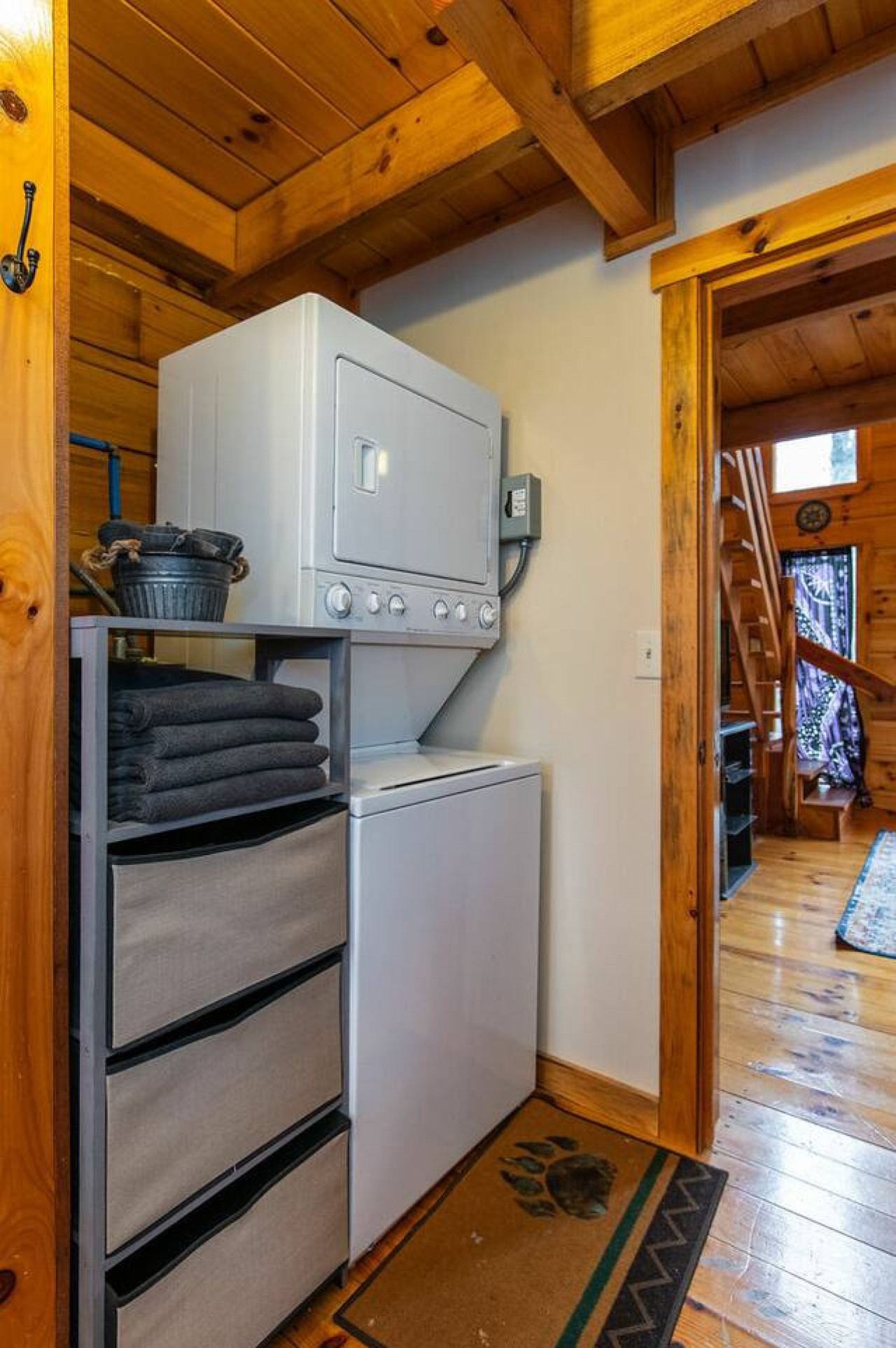 Hillside Loft Cabin photo 22