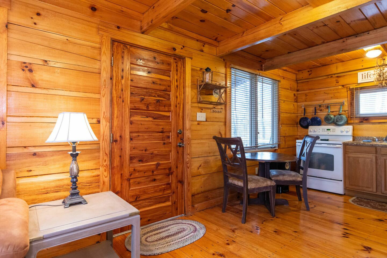 Hillside Loft Cabin photo 7
