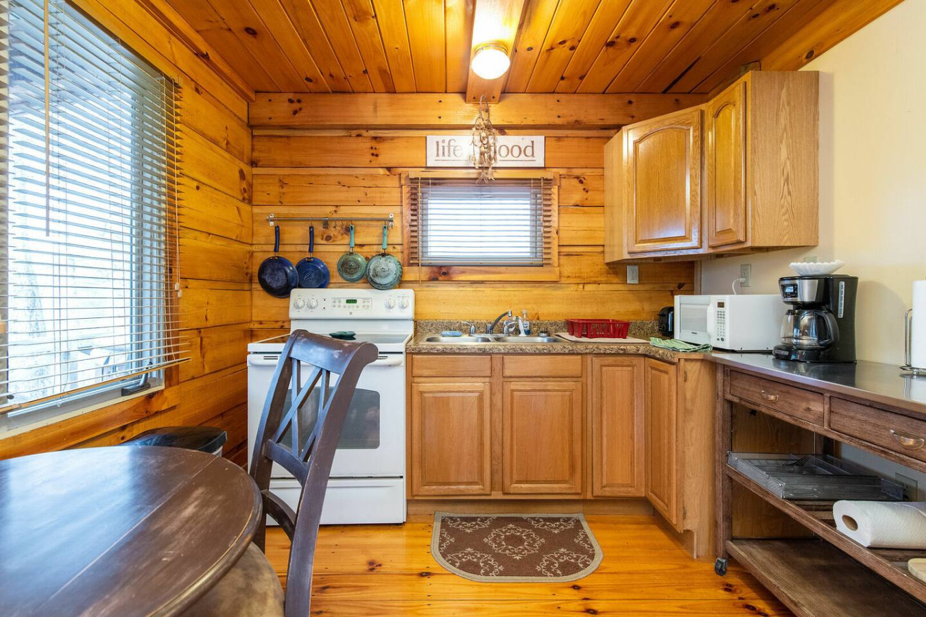 Hillside Loft Cabin photo 17