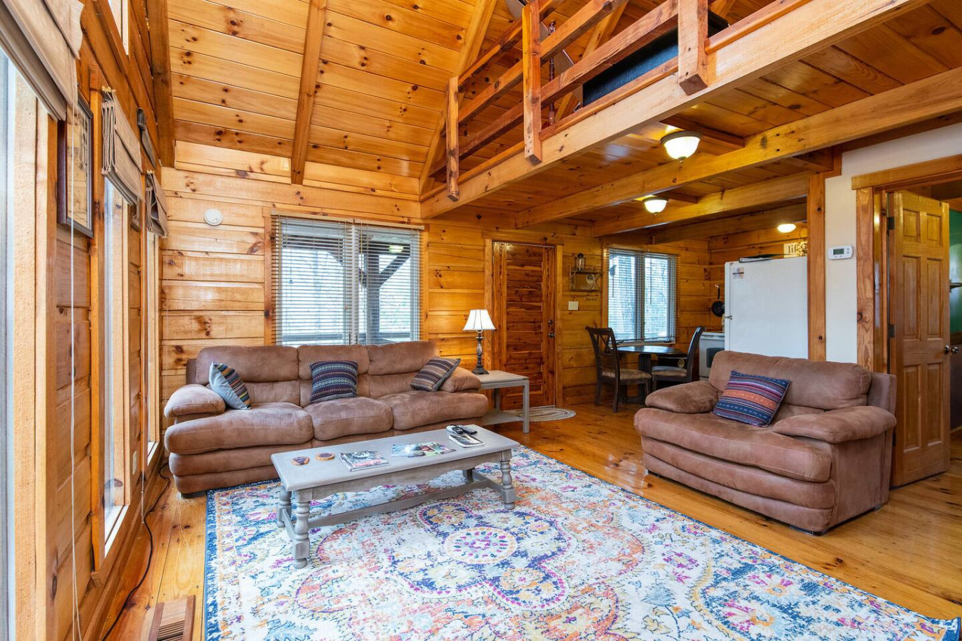Hillside Loft Cabin photo 5