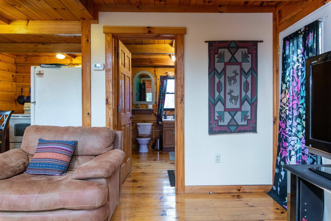 Hillside Loft Cabin photo 20