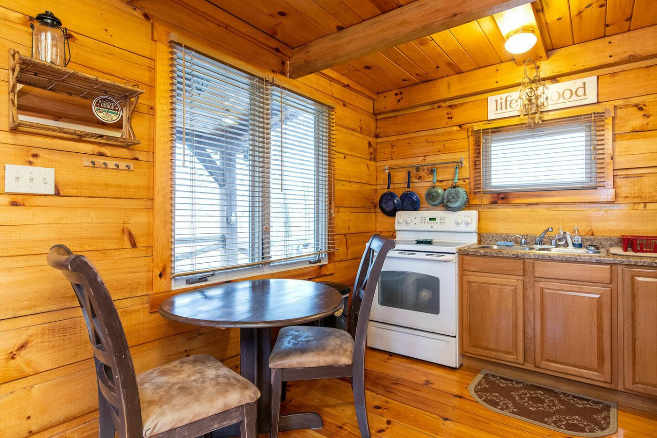 Hillside Loft Cabin photo 15