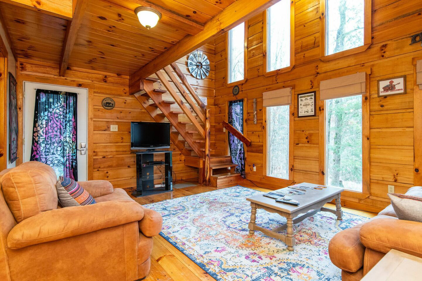 Hillside Loft Cabin photo 3