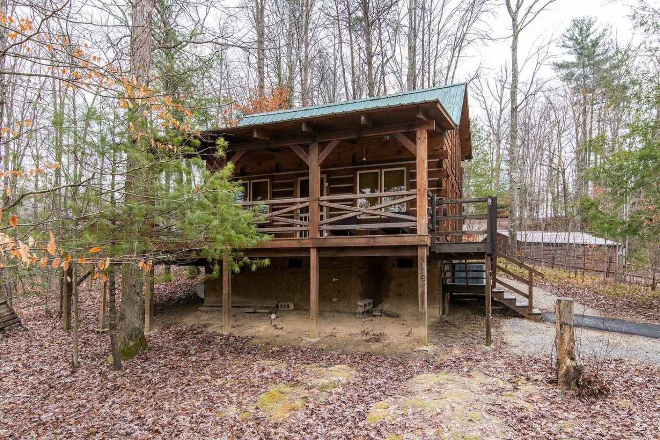 Hillside Loft Cabin photo 31