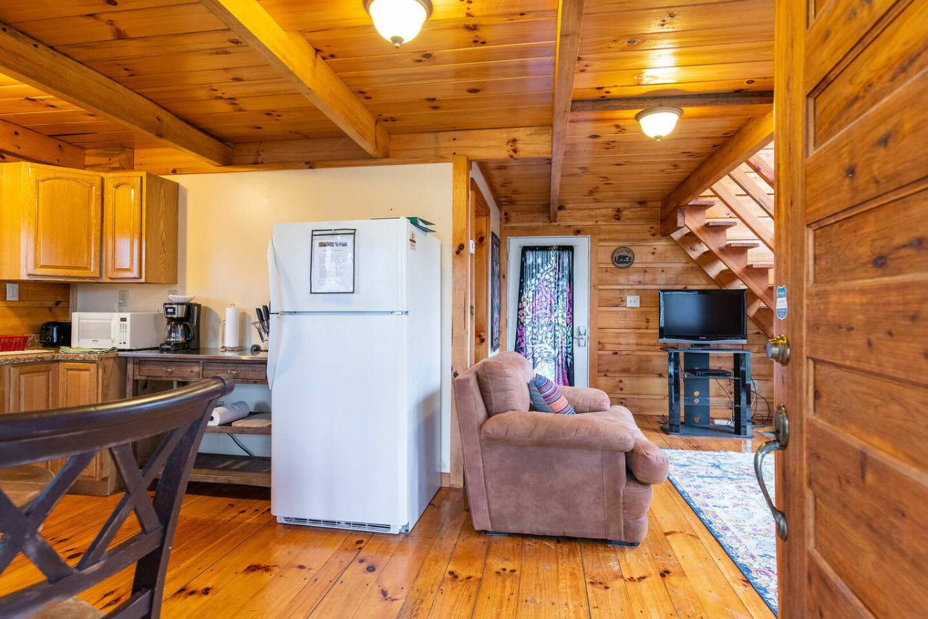 Hillside Loft Cabin photo 4