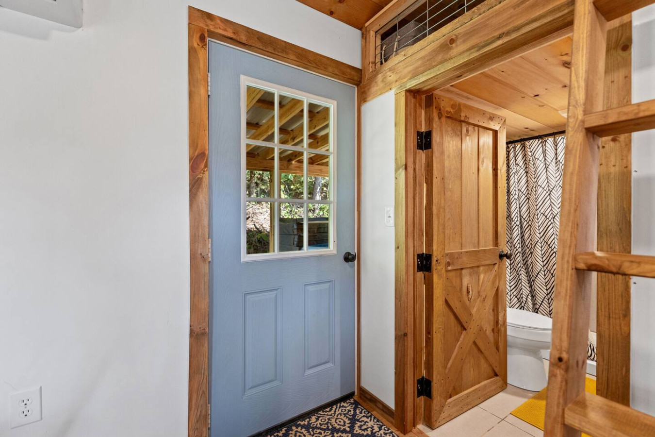 The Sit and Stay Cabin photo 20