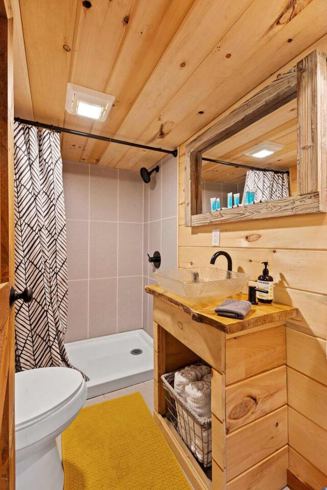 The Sit and Stay Cabin photo 16