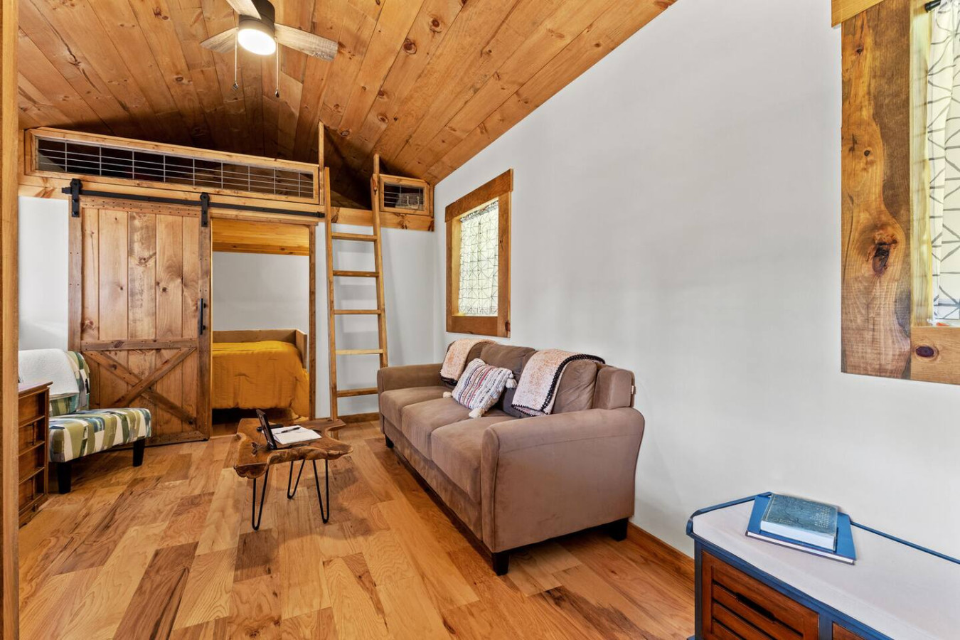 The Sit and Stay Cabin photo 6