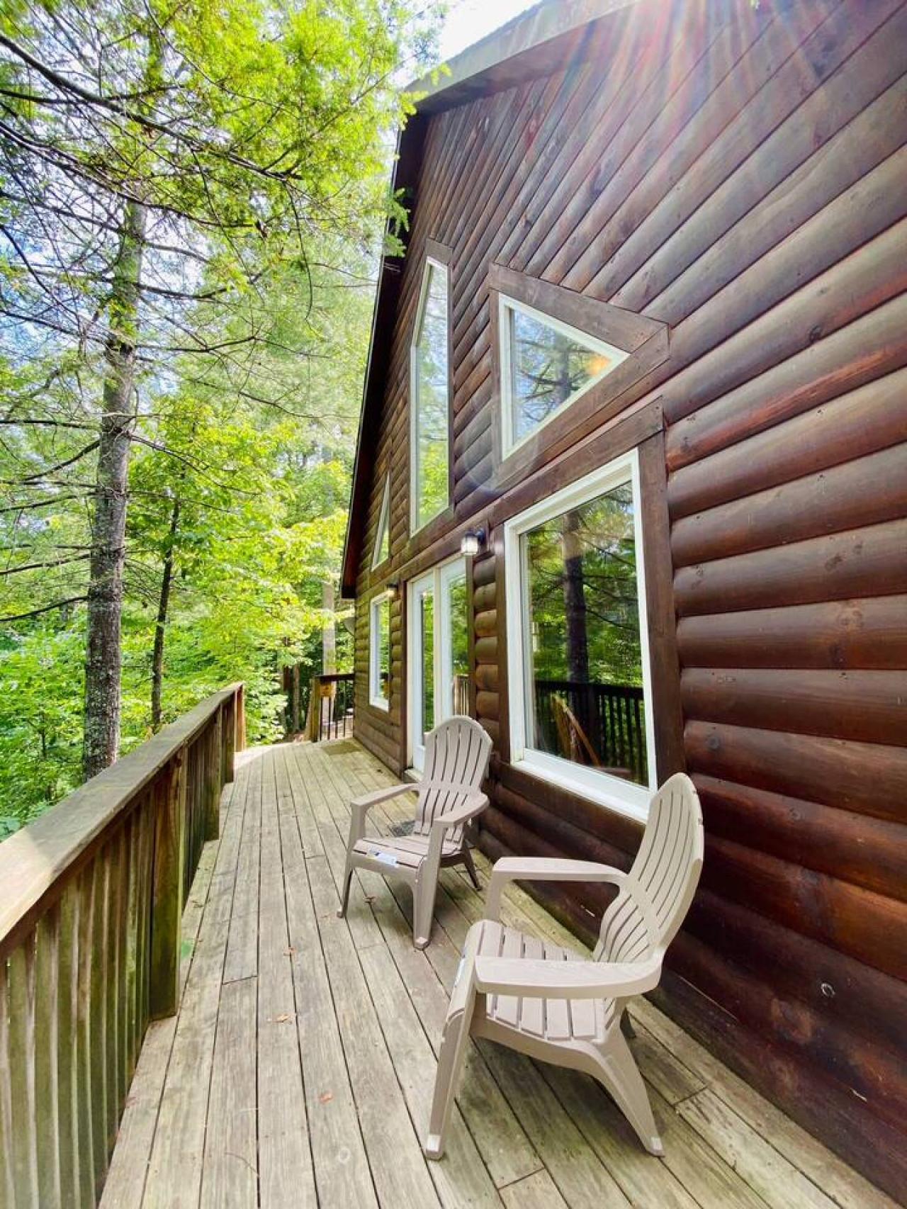 Lakeside Dreamzzz- Hot Tub, WiFi, Firepit, Lake access with private dock, located on Cliffview Resort