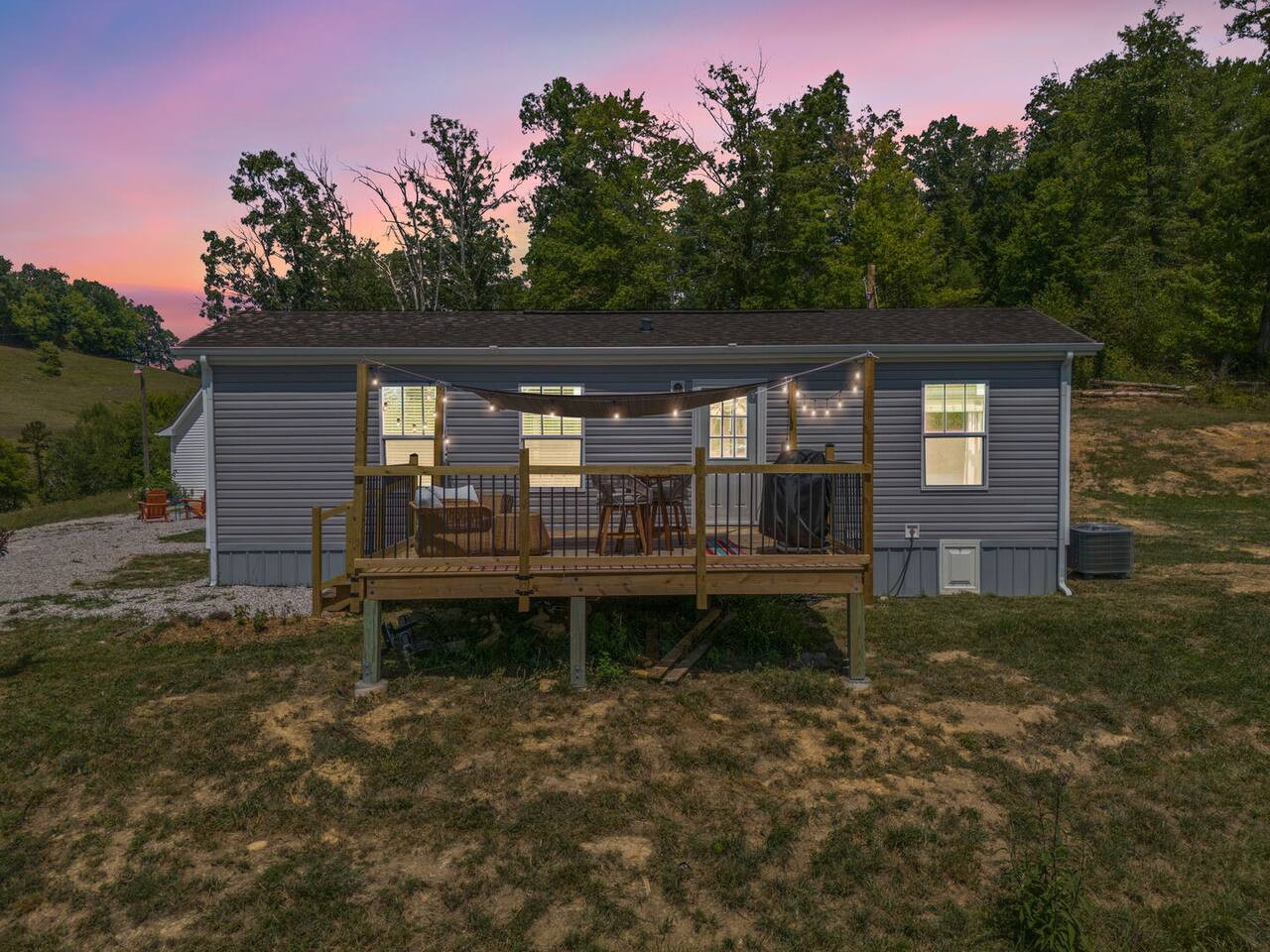 FarmView- Private on 20 acres, Pond, Gas Grill, Firepit, WiFi