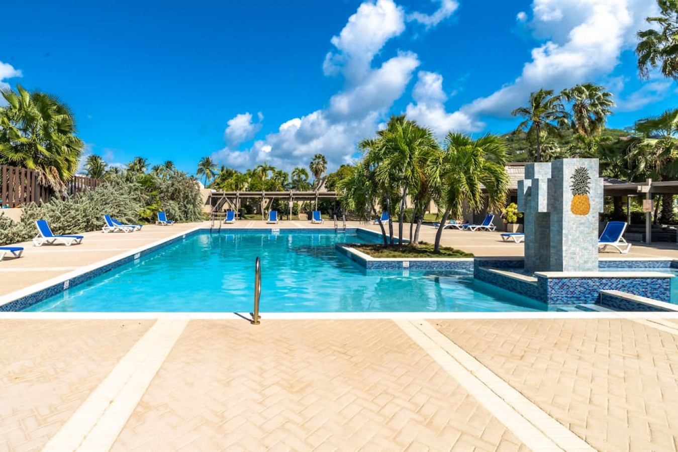 Pineapple Village 3715