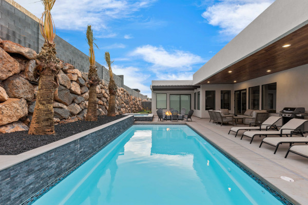 Modern Luxury Home w/ Private Pool, Spa, Mini Golf & Firepit