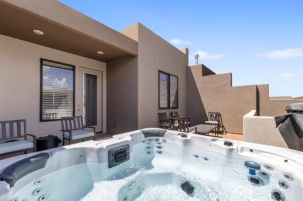 Bohemian Vibe Group Getaway w/ Private Hot Tub