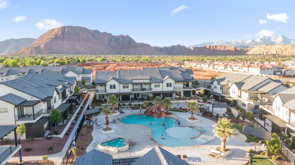 Waterpark overlook with patio, firepit, pickleball