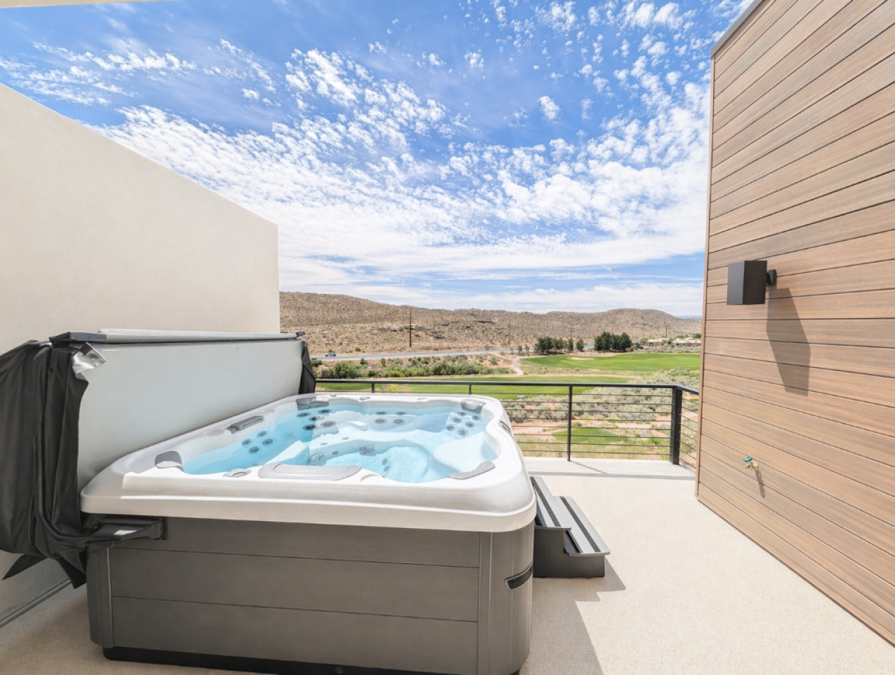 Private Spa on Upstair Balcony Overlooking Golfcourse