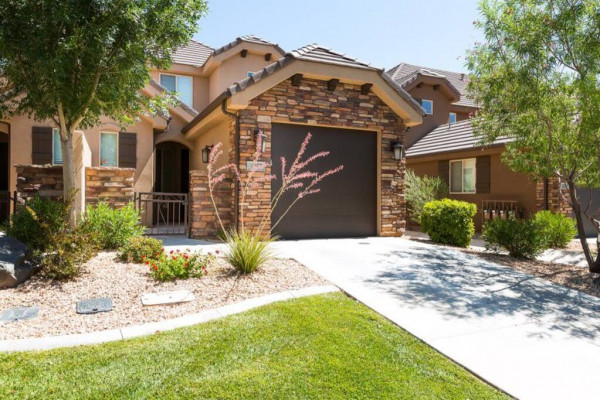 Southern Cactus Home w/ Pools and Spas