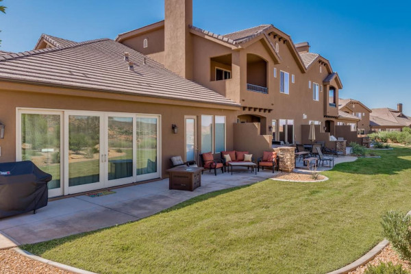 Southern Utah Oasis w/ Golf Course Views
