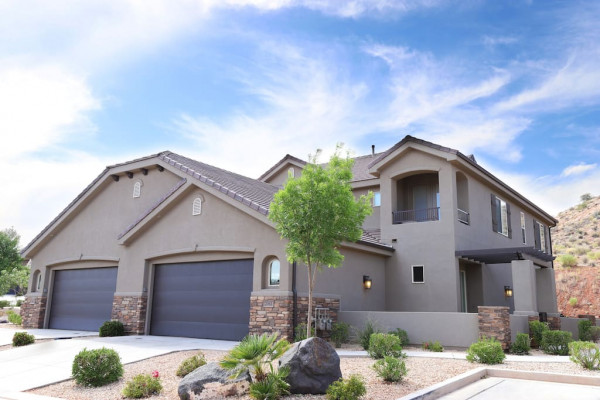 Central Southern Utah Getaway w/ Pools, Spas, and a Fishing Pond!