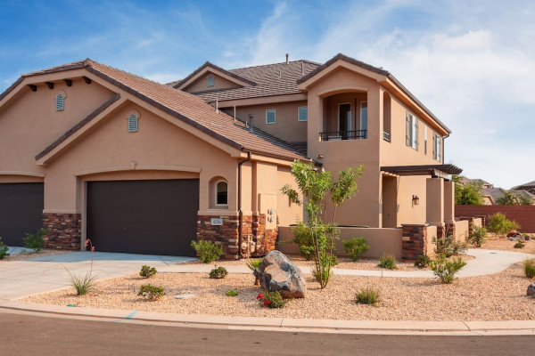 Summer Lovin' Home w/ Pools, Spas, Fishing Pond & Proximity to Zion