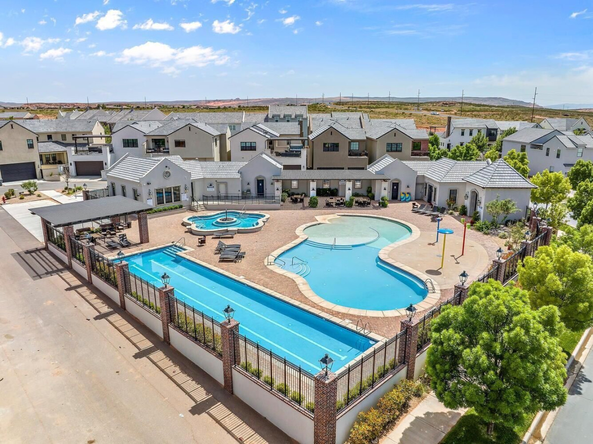 Three Story Villa For 39 In Beautiful Community W/ Private Spa - Utah